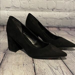 Charles David Black Suede Heels sz5.5